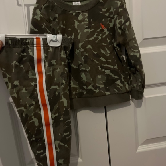 Jogging Suit - Picture 3 of 8